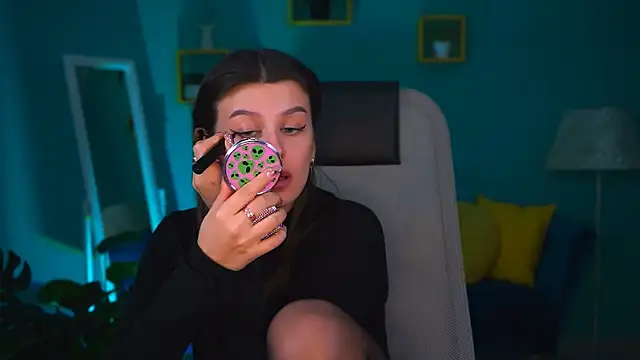 Snapshot of NicoleMun chatting on 02.07.25 NicoleMun online show from 02.07.25