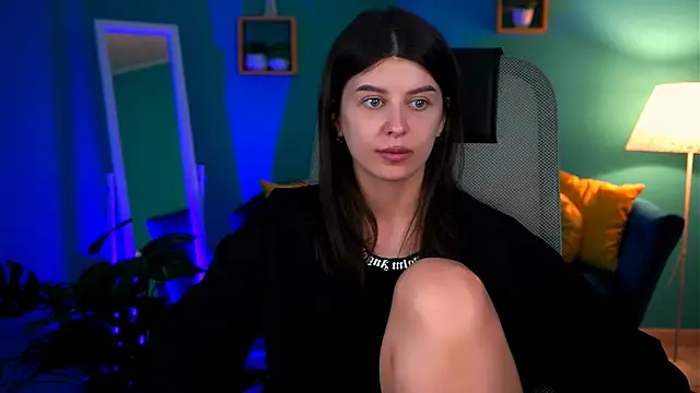 Snapshot of NicoleMun chatting on 02.19.25 NicoleMun online show from 02.19.25