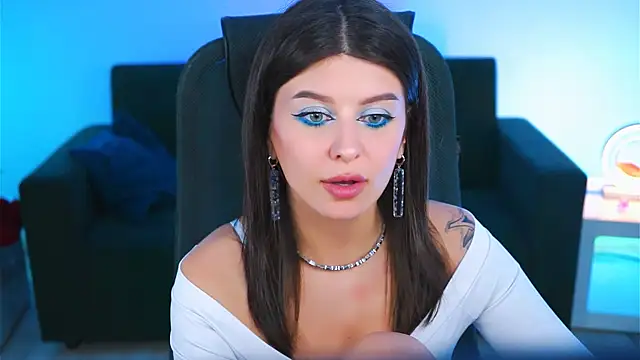 Snapshot of NicoleMun chatting on 02.25.25 NicoleMun online show from 02.25.25