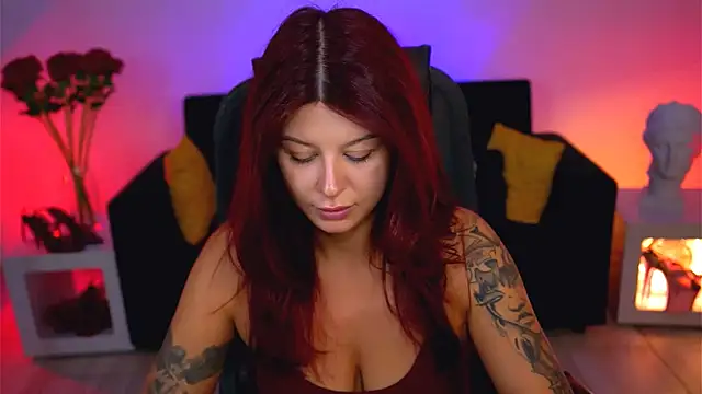 Snapshot of NicoleMun chatting on 10.14.25 NicoleMun online show from 10.14.25