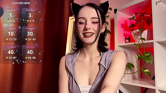 Snapshot of Alice_Succuby chatting on 02.13.25 Alice Succuby online show from 02.13.25