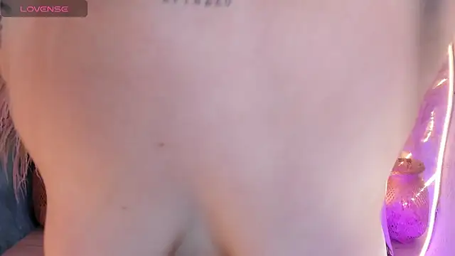 Snapshot of ViolettaHotLatin_ chatting on 01.25.25 ViolettaHotLatin online show from 01.25.25