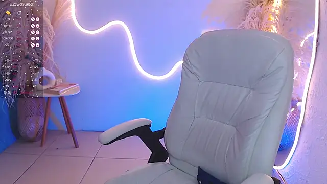 ViolettaHotLatin  online show from 11.26.25