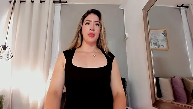 Snapshot of _AlejaCruz_ chatting on 05.30.26 AlejaCruz online show from 05.30.26