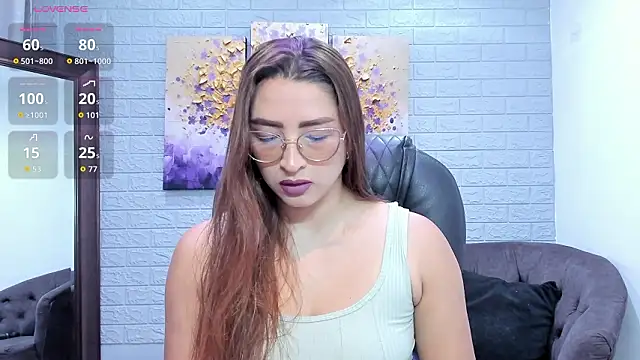 Snapshot of _LaraMom_ chatting on 02.01.26 LaraMom online show from 02.01.26