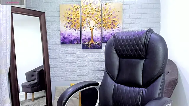 Snapshot of _LaraMom_ chatting on 02.16.26 LaraMom online show from 02.16.26