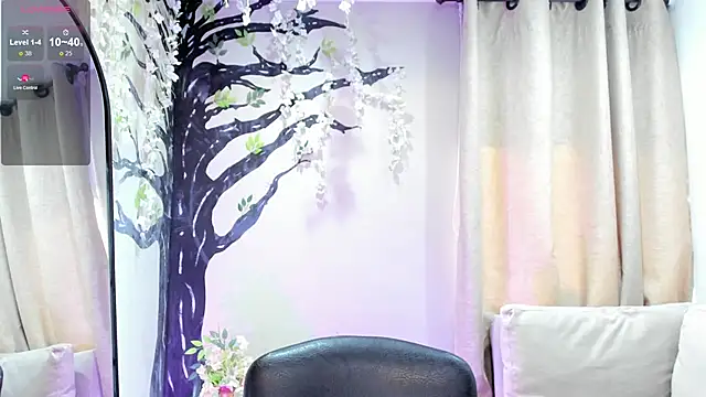 Snapshot of _LaraMom_ chatting on 06.03.26 LaraMom online show from 06.03.26