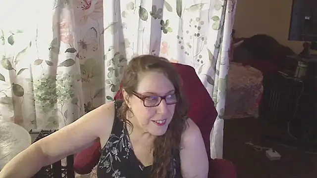 Snapshot of Ireallysquirt chatting on 07.16.26 Ireallysquirt online show from 07.16.26