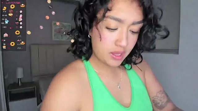 Snapshot of ema_saenz chatting on 12.30.24 ema saenz online show from 12.30.24