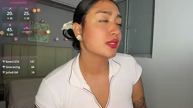 Snapshot of ema_saenz chatting on 03.18.25 ema saenz online show from 03.18.25