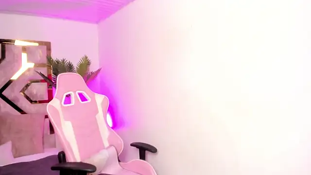 Snapshot of Anny_osorio chatting on 02.05.25 Anny osorio online show from 02.05.25