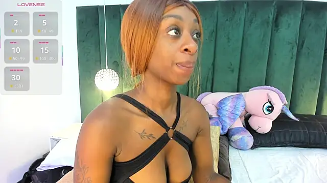 Snapshot of Anny_osorio chatting on 10.17.25 Anny osorio online show from 10.17.25