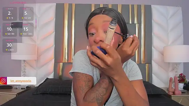 Snapshot of Anny_osorio chatting on 11.19.25 Anny osorio online show from 11.19.25