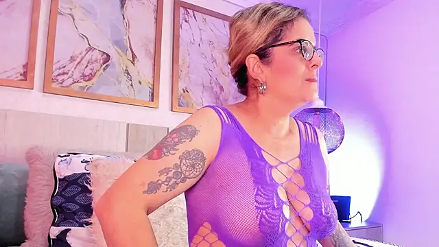 ValeryHart1 online show from 03.19.25