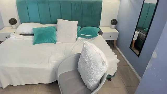 tiffani  love online show from 02.13.25