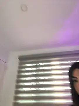 Snapshot of babybriexxx chatting on 12.18.24 babybriexxx online show from 12.18.24