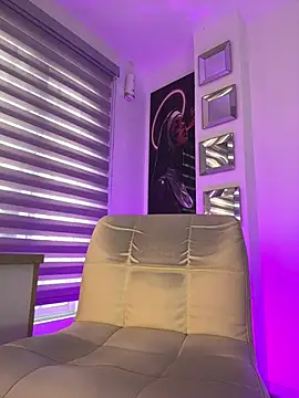 Snapshot of babybriexxx chatting on 12.19.24 babybriexxx online show from 12.19.24