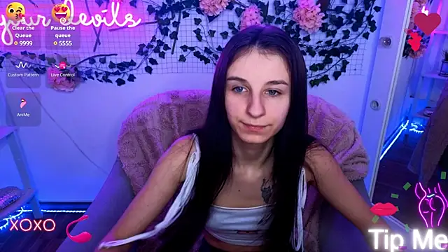 Snapshot of _Nika_Kik chatting on 01.21.25  Nika Kik online show from 01.21.25