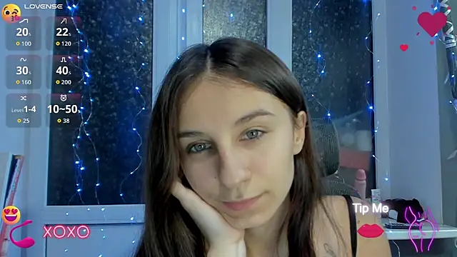 Snapshot of _Nika_Kik chatting on 10.18.25  Nika Kik online show from 10.18.25