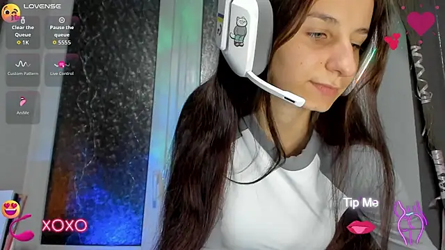 Snapshot of _Nika_Kik chatting on 10.19.25  Nika Kik online show from 10.19.25
