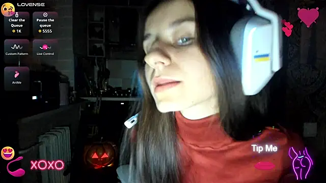 Snapshot of _Nika_Kik chatting on 10.26.25  Nika Kik online show from 10.26.25
