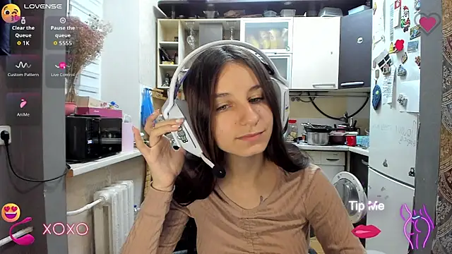 Snapshot of _Nika_Kik chatting on 10.27.25  Nika Kik online show from 10.27.25