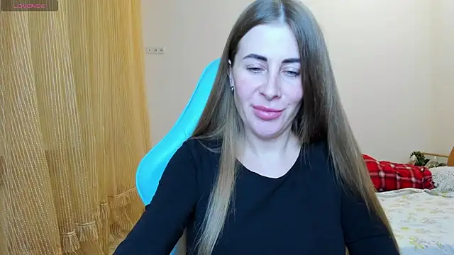 Snapshot of BarbaraKiss chatting on 12.28.24 BarbaraKiss online show from 12.28.24
