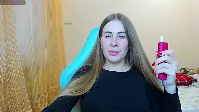 Snapshot of BarbaraKiss chatting on 01.05.25 BarbaraKiss online show from 01.05.25