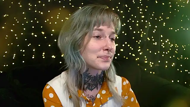 Snapshot of Littlespacemouse chatting on 02.06.26 Littlespacemouse online show from 02.06.26