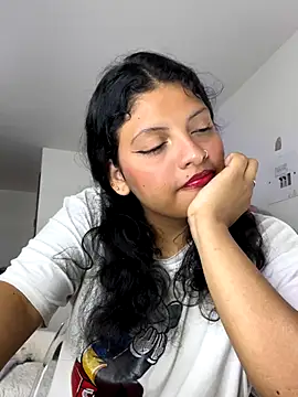 Snapshot of tati__22 chatting on 09.17.25 tati 22 online show from 09.17.25