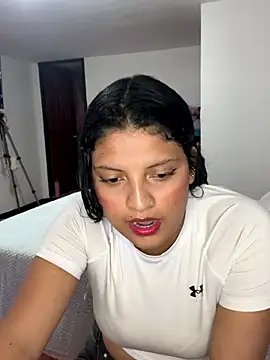 Snapshot of tati__22 chatting on 09.27.25 tati 22 online show from 09.27.25