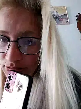 Snapshot of rusher27 chatting on 09.10.25 rusher27 online show from 09.10.25