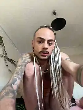 Snapshot of EnricoGio chatting on 02.14.26 EnricoGio online show from 02.14.26