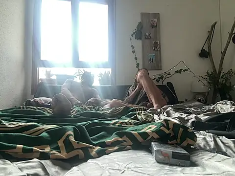 Snapshot of EnricoGio chatting on 02.16.26 EnricoGio online show from 02.16.26