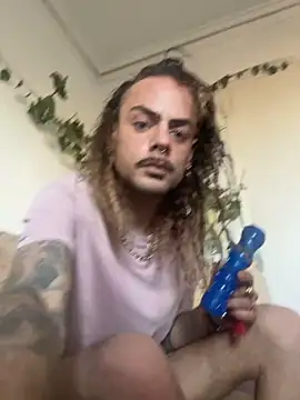 Snapshot of EnricoGio chatting on 02.21.26 EnricoGio online show from 02.21.26