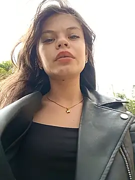 Snapshot of Violeta_12- chatting on 04.21.26 Violeta 12- online show from 04.21.26
