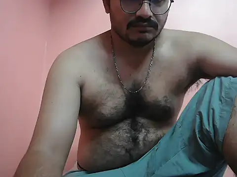 Snapshot of naughtymike0007 chatting on 02.01.26 naughtymike0007 online show from 02.01.26