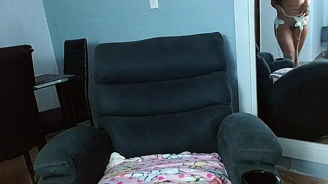 Snapshot of rousebonnett chatting on 01.14.25 rousebonnett online show from 01.14.25