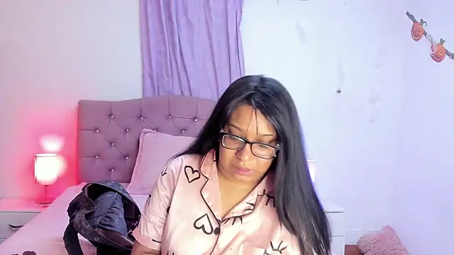 Latinabombsheell online show from 10.16.25