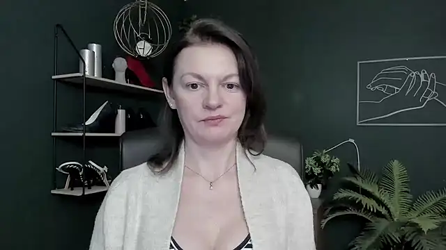 Snapshot of VivianWILD chatting on 02.10.26 VivianWILD online show from 02.10.26