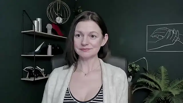 Snapshot of VivianWILD chatting on 02.10.26 VivianWILD online show from 02.10.26