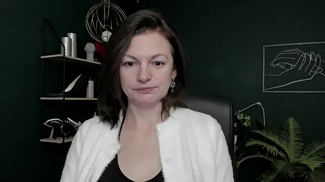 Snapshot of VivianWILD chatting on 02.16.26 VivianWILD online show from 02.16.26