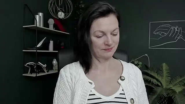 Snapshot of VivianWILD chatting on 02.25.26 VivianWILD online show from 02.25.26