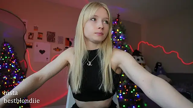 Snapshot of bestblonde chatting on 01.04.25 bestblonde online show from 01.04.25