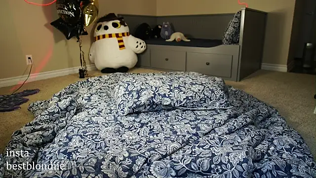 Snapshot of bestblonde chatting on 01.31.25 bestblonde online show from 01.31.25