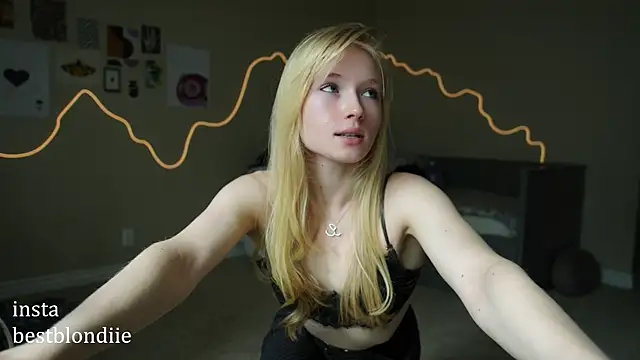 Snapshot of bestblonde chatting on 03.01.25 bestblonde online show from 03.01.25