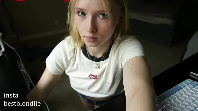 Snapshot of bestblonde chatting on 03.15.25 bestblonde online show from 03.15.25