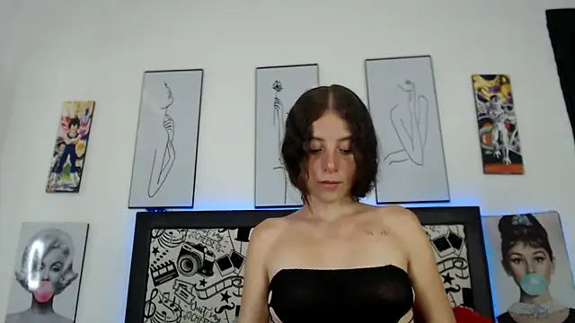Snapshot of Rihana14 chatting on 05.16.26 Rihana14 online show from 05.16.26