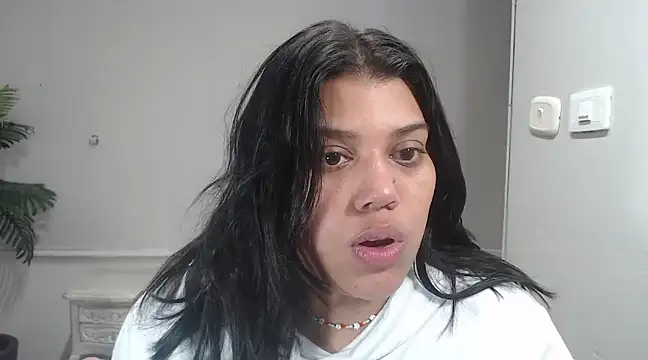 LindaBreeS online show from 02.17.25