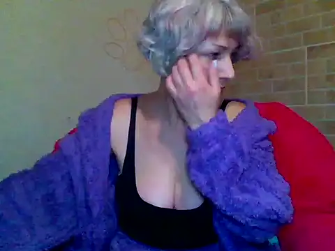 Snapshot of Lorie_Carrie chatting on 12.28.24 Lorie Carrie online show from 12.28.24
